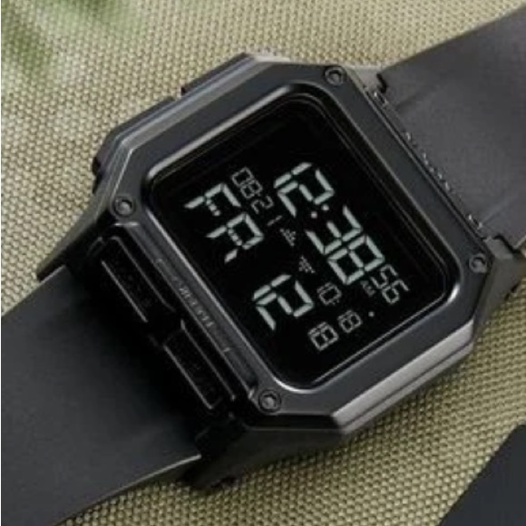 Men’s Nixon Watch - Picture 5 of 15